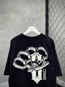 CAMISETA STRANGER OVERSIZED “KNUCKLES” - PRETA
